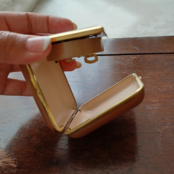 Antique Linden Foldable Travel Clock - Picture 4 of 9